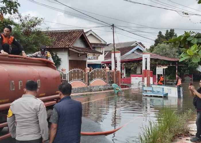 Atasi Banjir, Pemkab OKU dan Balai Besar PJN Lakukan Penyedotan dan Pemasangan Box Culvert