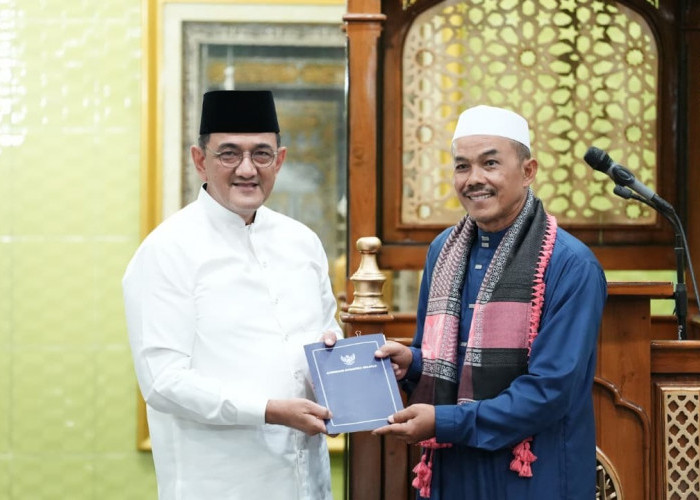 Safari Ramadan 2026, Sekda Sumsel Ajak Warga Tingkatkan Ibadah di Masjid Al Kautsar Palembang