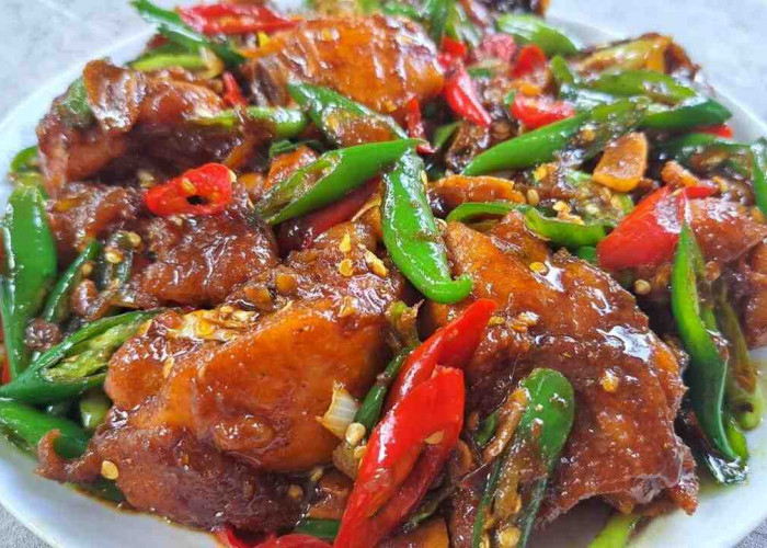 Ayam Kecap Cabe Ijo Pedas Manis Jadi Favorit Baru Pecinta Masakan Rumahan