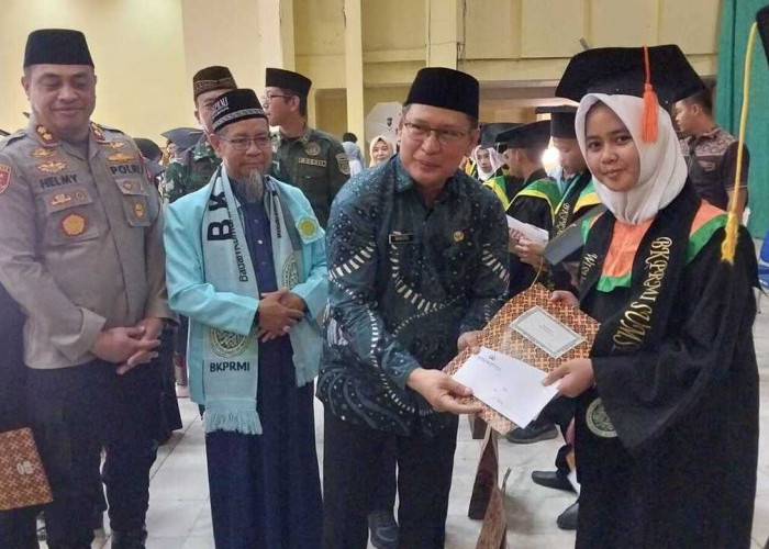 462 Santri OKU Rayakan Wisuda, Wabup OKU Soroti Peran Penting Ustadz-Ustadzah