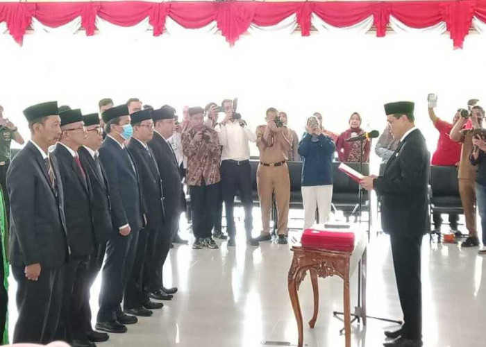 Bupati Edison Rotasi 6 Pejabat