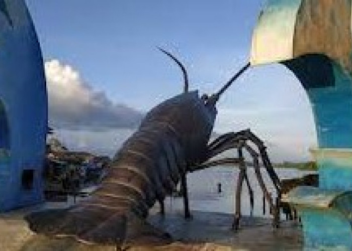Tugu Smong: Lobster Terbesar dan Kearifan Lokal Simeulue