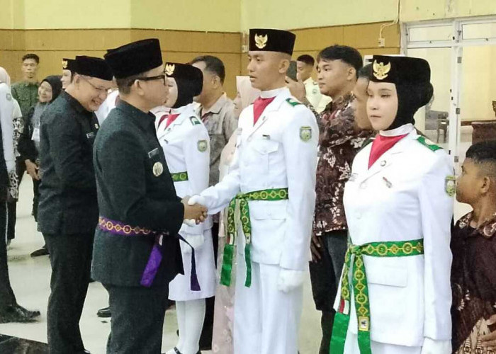 Bupati Teddy Kukuhkan 36 Anggota Paskibraka OKU 2026 di Gedung Kesenian