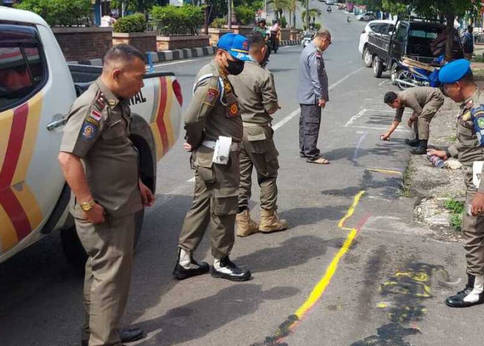 Vandalisme di Jalan Jendral Sudirman Prabumulih, Pol PP Gerak Cepat Bersihkan Coretan