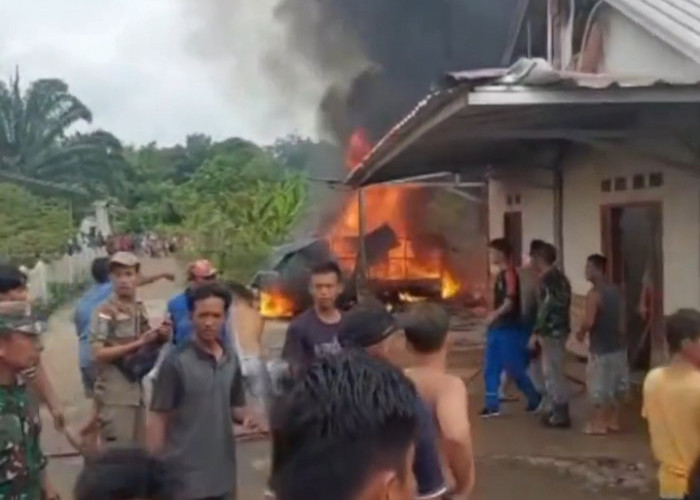 Gudang BBM Ilegal di Muaraenim Terbakar, 3 Pekerja Terpanggang, Dua Mobil Ludes