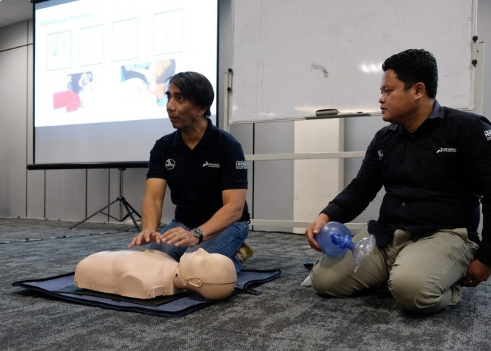 Sinergi Pertamina HSE TC Sungai Gerong dan Pertamina Patra Niaga Bekali Jurnalis Sumsel Ilmu Basic Safety & Ev