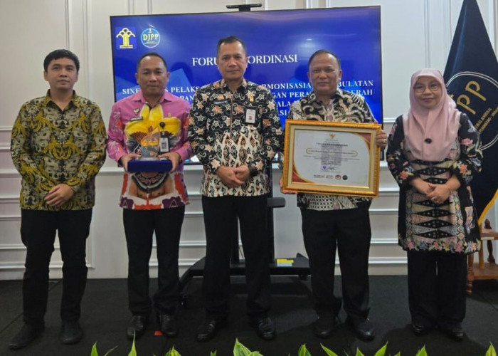 Kemenkum Sumsel Terima Penghargaan Terbaik I Legislasi Daerah Apresiasi atas Kinerja Optimal Pengharmonisasian