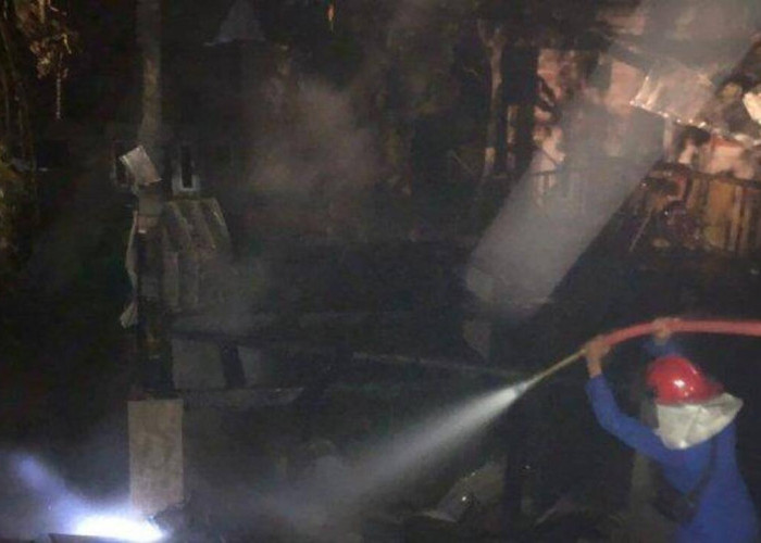 Rumah Pohon di Sekolah Islam Terpadu Fathona Baturaja Terbakar