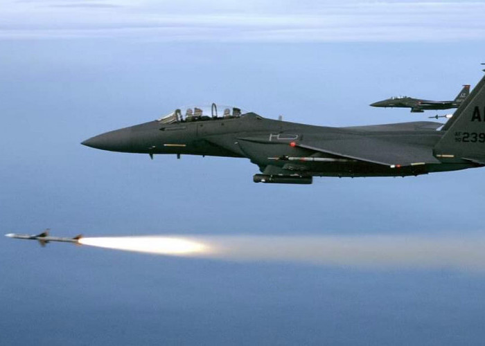 Biden Puji Pilot Pesawat Tempur F-15E  jatuhkan  Drone Iran Saat Menyerang Israel