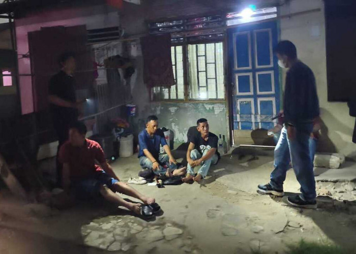 Polsek Plaju Gerebek Dua Lokasi Diduga Sarang Narkoba, 8 Orang Diamankan