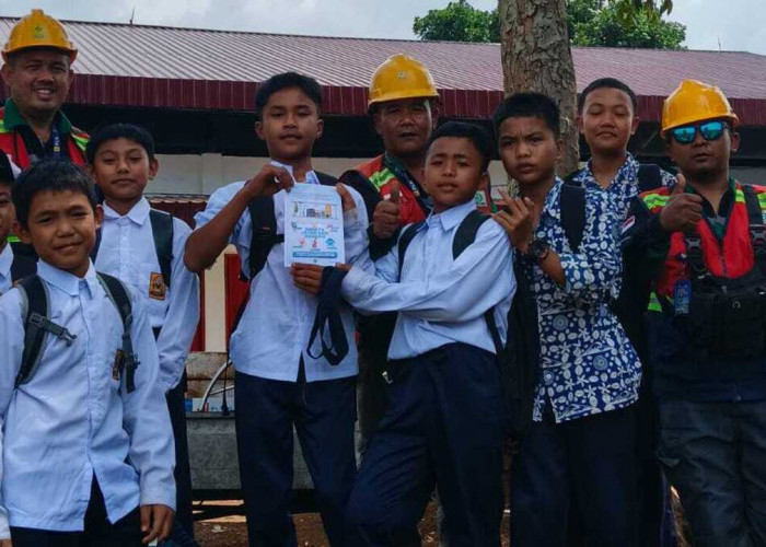 Jelang HUT RI ke-81, PLN Ingatkan Umbul-Umbul Wajib Berjarak Aman dari Jaringan Listrik