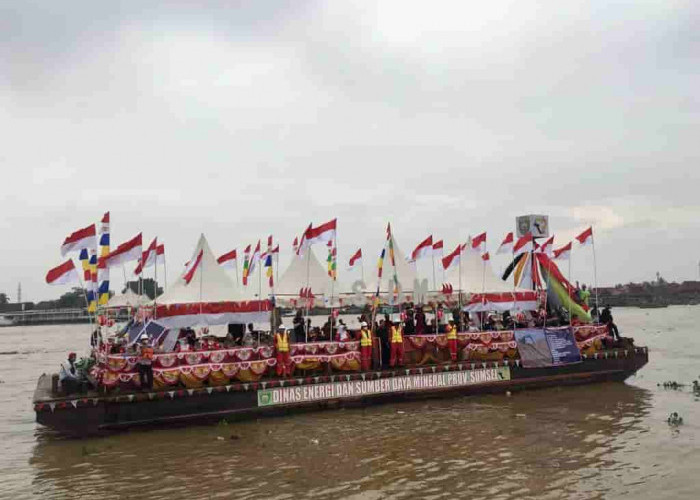Masyarakat Palembang Antusias Menyaksikan Lomba Perahu Hias di BKB