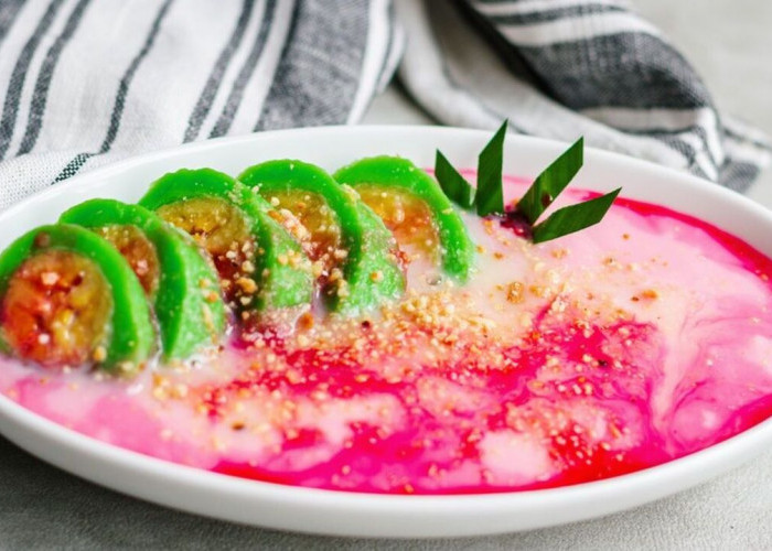Es Pisang Ijo, Kuliner Khas Makassar yang Tetap Digemari di Tengah Perkembangan Zaman