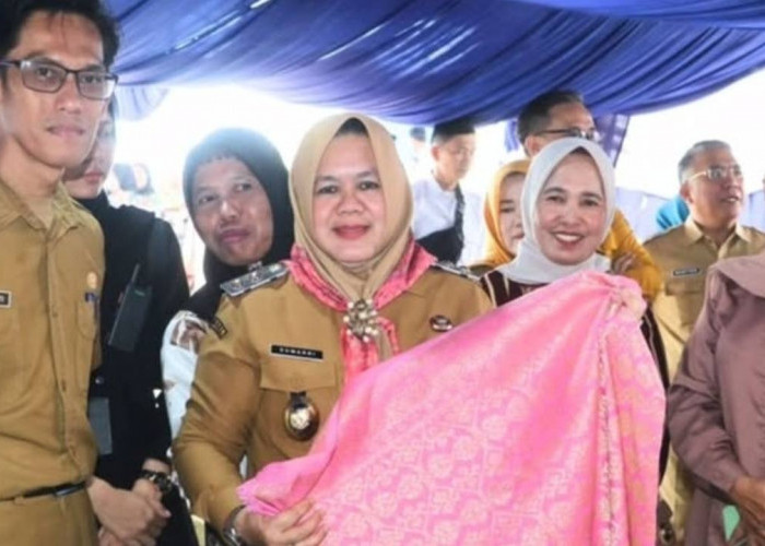 Wabup Tantang Pengrajin Muda Ciptakan Motif Songket Baru Saingi Mak Raje