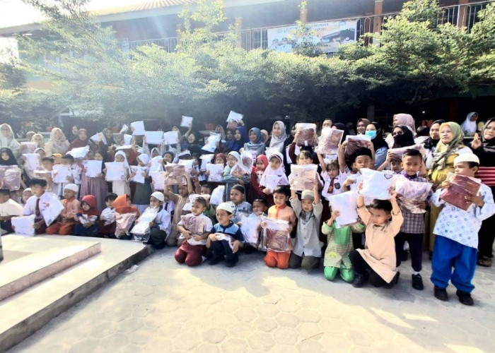 Anak Sekolah Makin Semangat, Seragam Gratis Pemkot Prabumulih Bantu Ringankan Beban Orang Tua