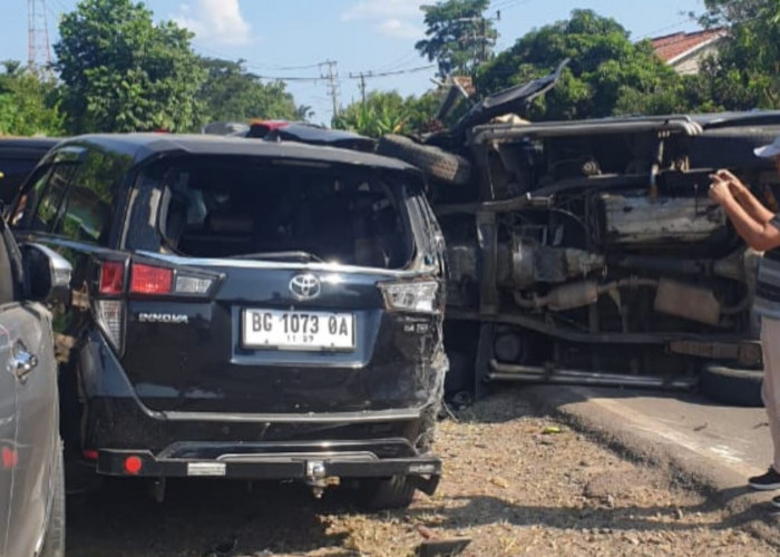 Kecelakaan Beruntun Libatkan 4 Mobil di Jalan Raya Prabumulih-Baturaja, Ini Kronologis dan Penyebabnya