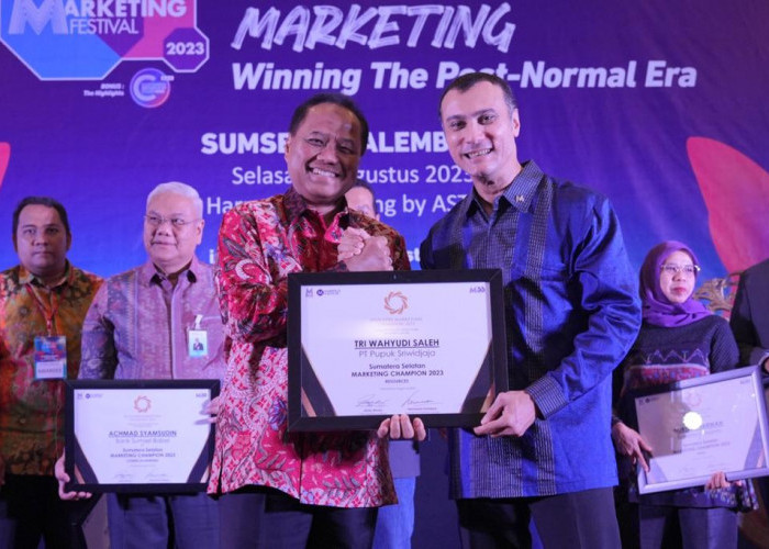 Berhasil Wujudkan Sustainability, Pusri Raih Penghargaan Industry Marketing Champion 2023
