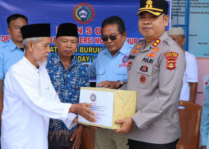 Peringati May Day dengan Aksi Sosial: KSPSI dan Polres Muara Enim Santuni Panti Asuhan Assa’adah