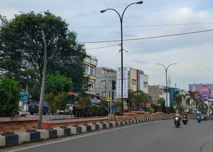 Jelang HUT ke-23 Kota Prabumulih, Pemkot Mulai Pasang Umbul-Umbul 