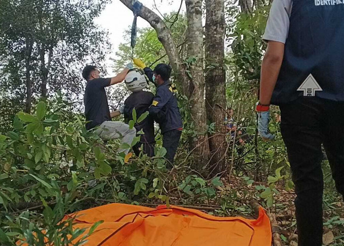 Penjual Model Tewas Gantung Diri