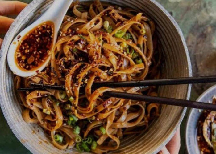 MI CHILI OIL : Sensasi Pedas yang Menggoda, Produk Mi Instan Viral Asli Indonesia