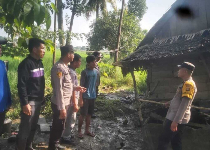 Diterjang Angin Kencang, Rumah Warga di Ogan Ilir Roboh