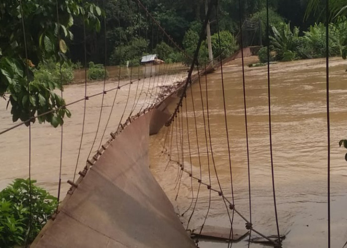 Pemkab OKU Pinjamkan Perahu Fiber Untuk Korban Banjir di Karang Agung