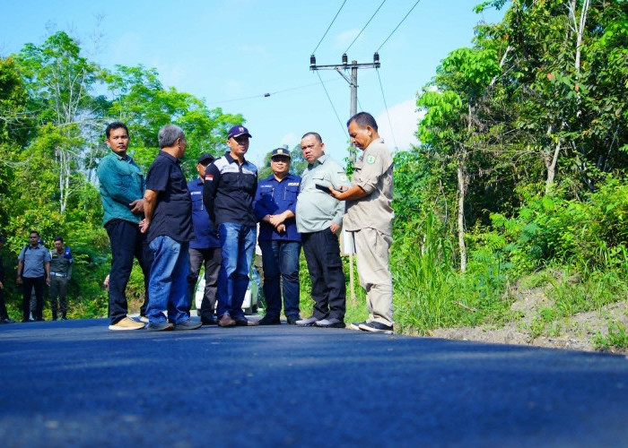 Buat Mulus Jalan Pedesaan Penghubung Antar Kecamatan