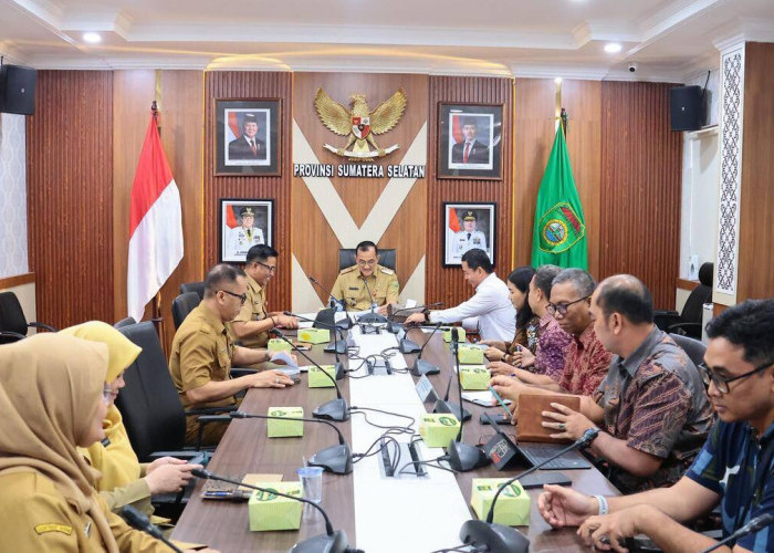 Sekda Sumsel Edward Candra Pimpin Rapat Bahas Percepatan Serah Terima Rusun Pekerja Palembang