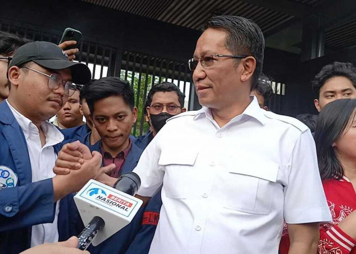 Menkum Supratman Berdialog dengan Mahasiswa Trisakti tentang RUU TNI