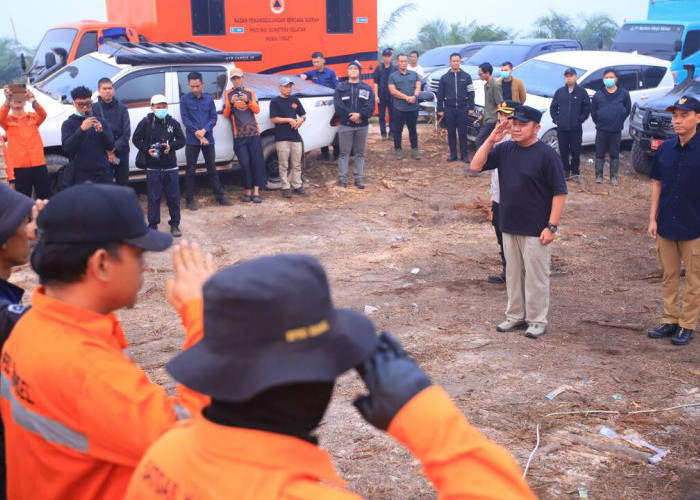 Bermalam di Posko Karhutla OKI, Gubernur Herman Deru Pimpin Apel dan Tekankan Keselamatan Petugas