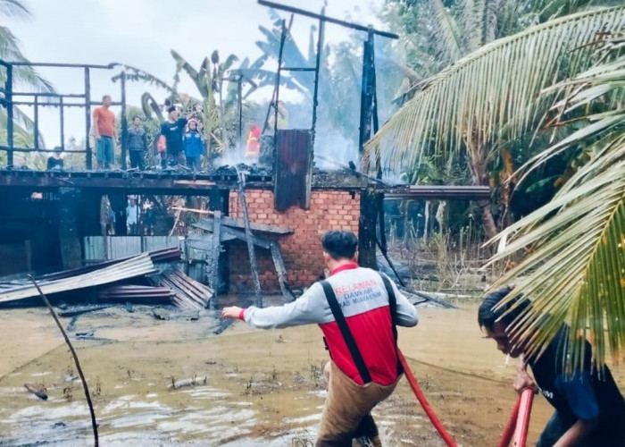 Korsleting Listrik, Rumah Warga Kuripan Ludes Terbakar