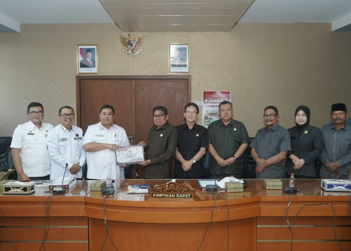 Serahkan Dokumen Raperda Pertanggungjawaban APBD 2024