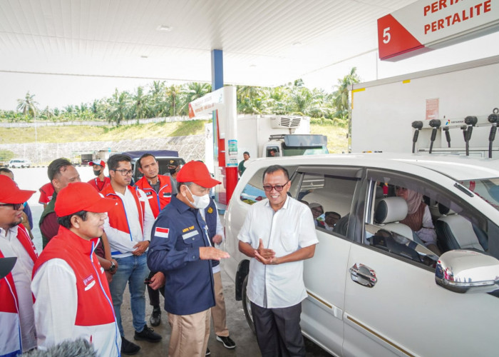 Datangi SPBU Tol Lampung, Menteri ESDM dan Dirut Pertamina Patra Niaga Pastikan Kebutuhan BBM Aman Saat Mudik 