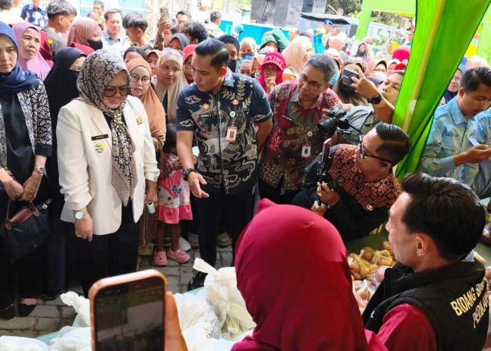 Diserbu Warga Tegal Rejo, Pasar Murah Kolaborasi Pemkab dan TP PKK Muara Enim Laris Manis