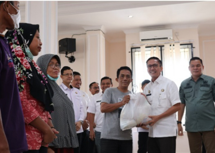 Sembako Gratis untuk Warga Kurang Mampu di Kecamatan Sako Palembang