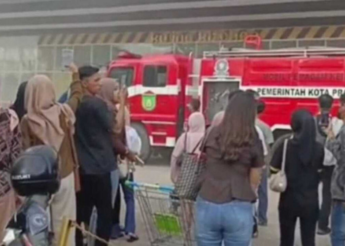 Terdengar Suara Ledakan, Asap Tebal Selimuti Citimall Prabumulih, Pengunjung Panik Berhamburan Keluar