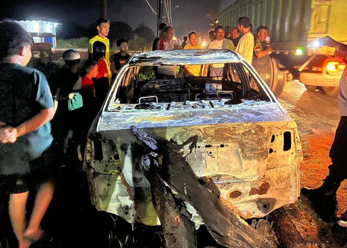 Toyota Vios Terbakar di Jalintim Tanjung Raja, Diduga Akibat Korsleting Listrik