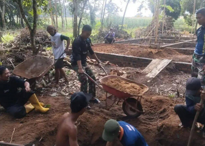 Satgas TMMD Kodim 0403/OKU Mulai Bergerak Gali Pondasi Untuk MCK