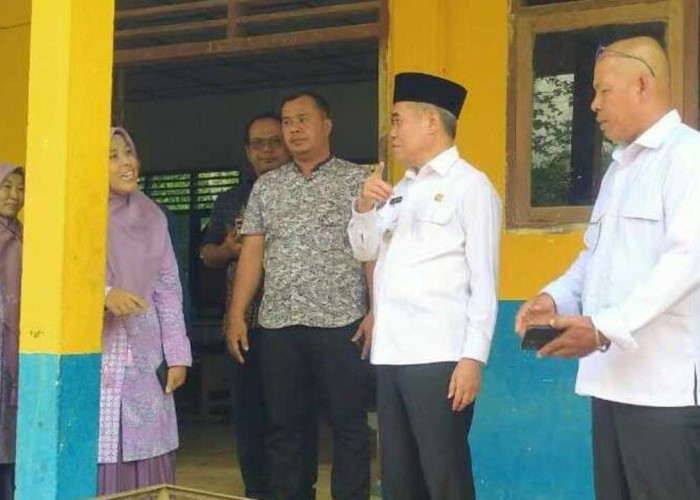 Wabup Ogan Ilir Ardani Tinjau Kondisi SMPN 1 Lubuk Keliat, Janji Perbaikan Fasilitas