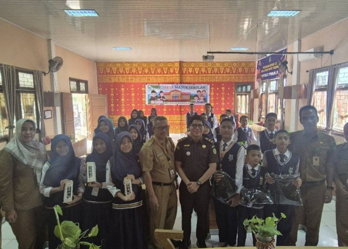 Jaksa Masuk Sekolah, Kejari Prabumulih Sosialisasi Bahaya Narkoba dan UU ITE