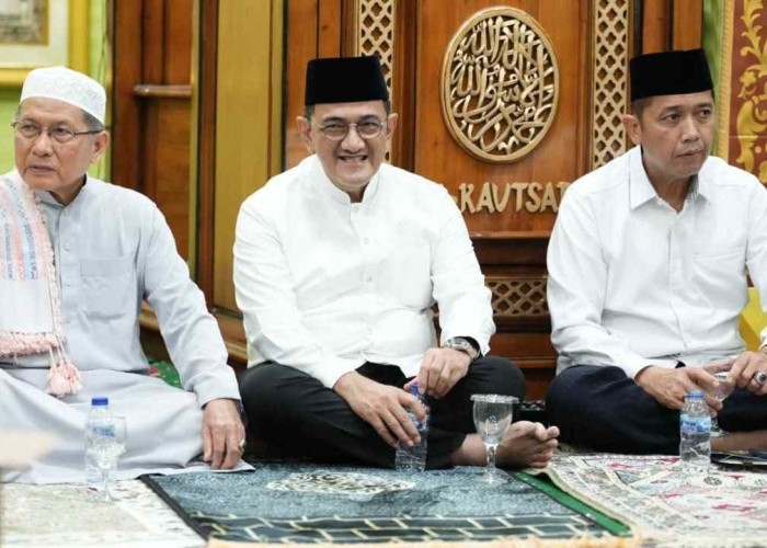 Sekda Sumsel Edward Candra Safari Ramadan di Masjid Al Kautsar Sako Palembang