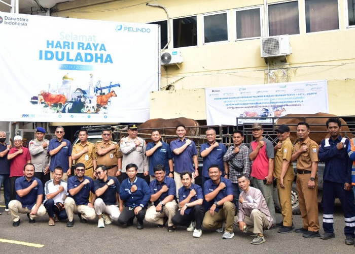 Pelindo Group Salurkan 19 Hewan Kurban, Perkuat Kepedulian Sosial dan Kebersamaan sama Warga Ring 1 Pelabuhan