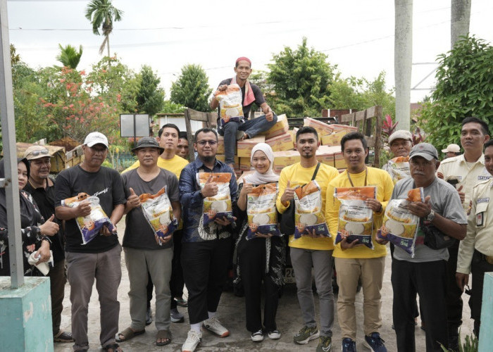 Berkah Ramadan Pusri Bagikan 28 Ribu Paket Bahan Pangan Gratis untuk Warga Lingkungan 