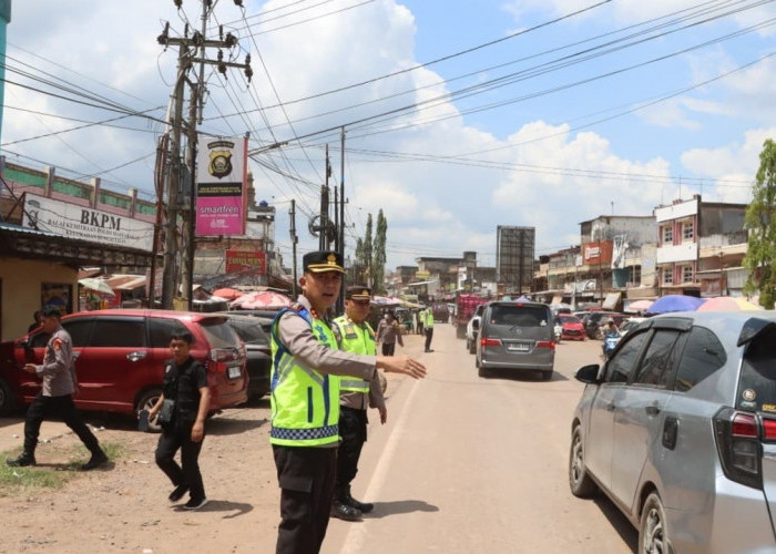 Padat Merayap di Sungai Lilin, Kapolres Muba Pimpin Langsung Pengamanan Arus Mudik