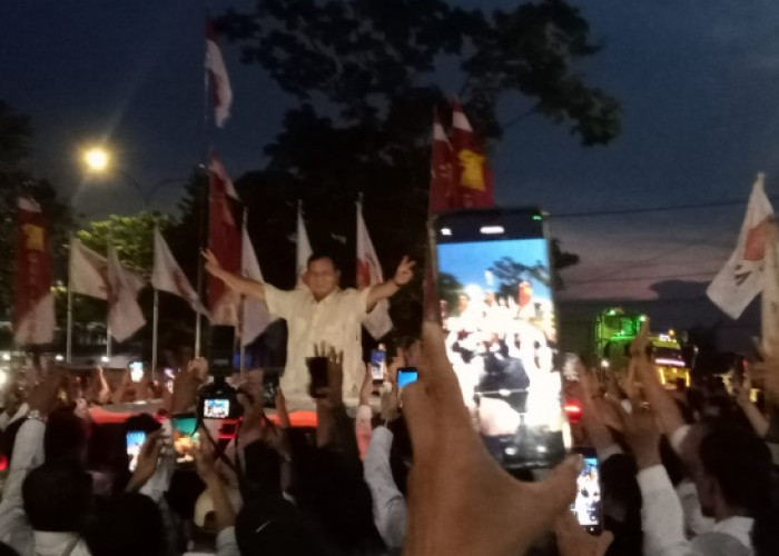 Warga Ramai-ramai Sewa Angkot untuk Bertemu Prabowo Subianto di Palembang