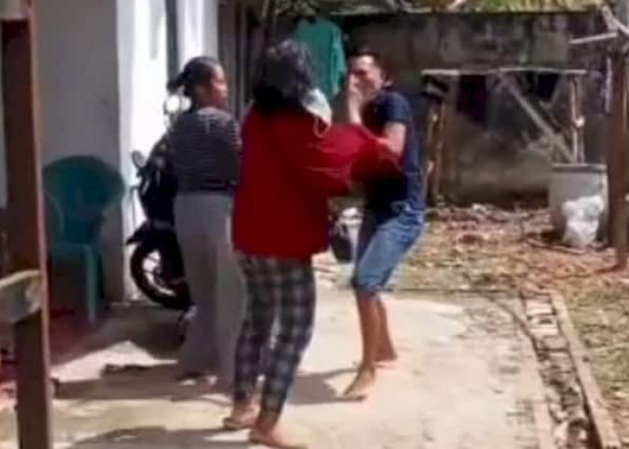 Viral di Palembang, Emak-emak ‘Dibacok’ Saat Tagih Utang