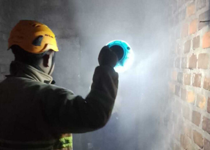 Diduga Akibat Lupa Matikan Kompor Usai Goreng Ubi, Rumah Pedagang Sate di Prabumulih Ludes Terbakar