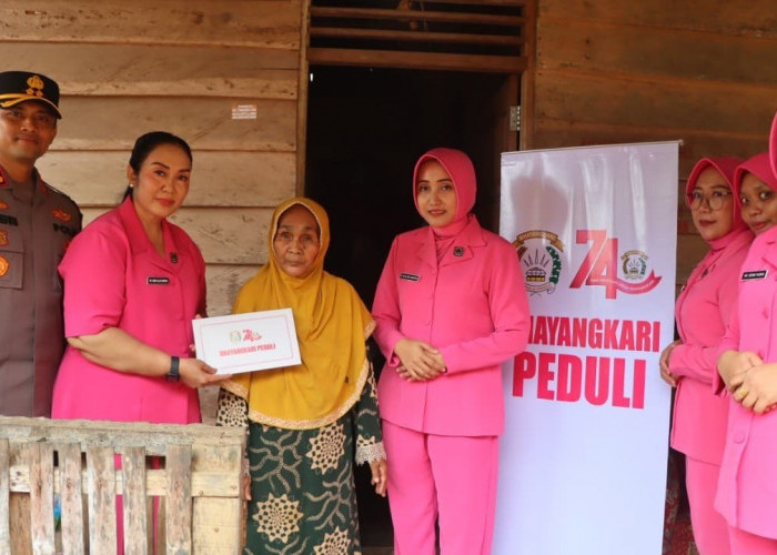Bhayangkari Peduli, Ketua Bhayangkari OKU Timur Salurkan Sembako kepada Warga Kurang Mampu