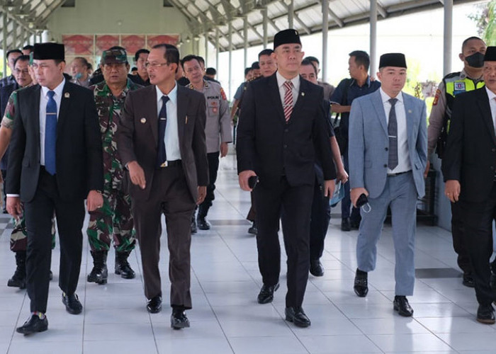 DPRD Palembang Dengarkan Penyampaian Raperda APBD Tahun 2023 Oleh Walikota